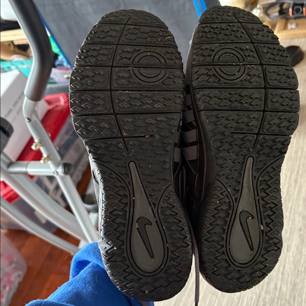 Nike Men’s Size 9.5 Training Running Shoes Gray Black 644573-001 - Picture 3 of 4